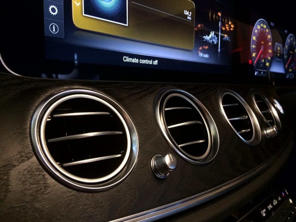 Sistem Hiburan Mercedes Benz E-Class