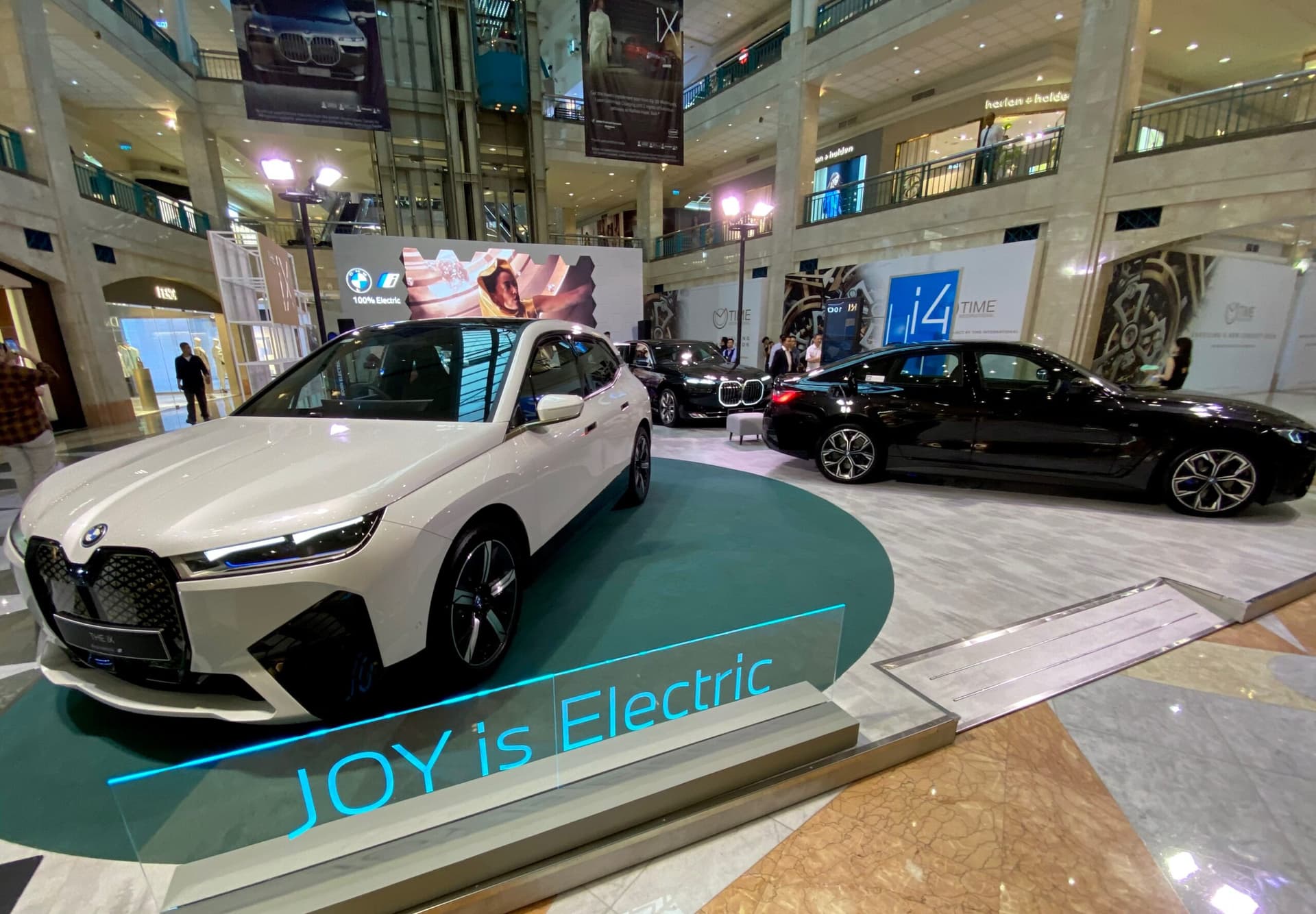mobil listrik BMW