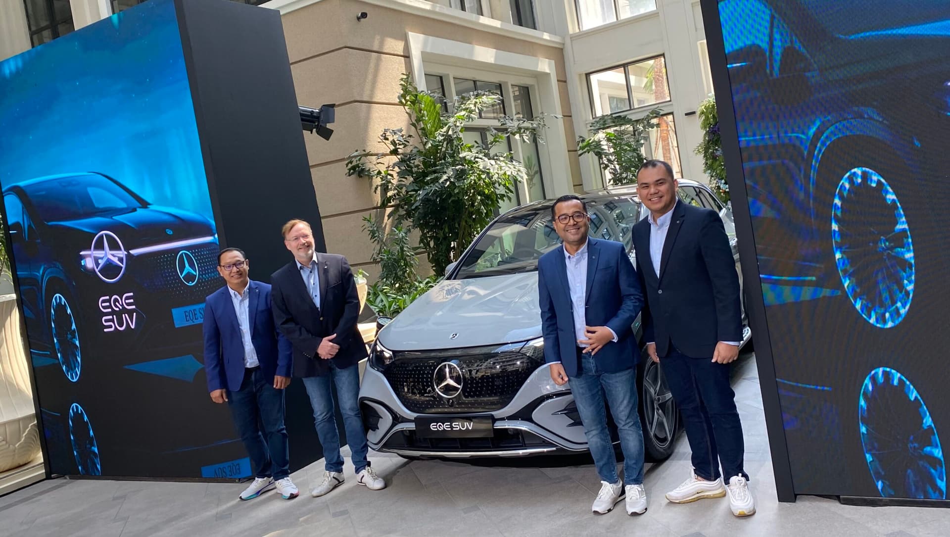 EQE SUV