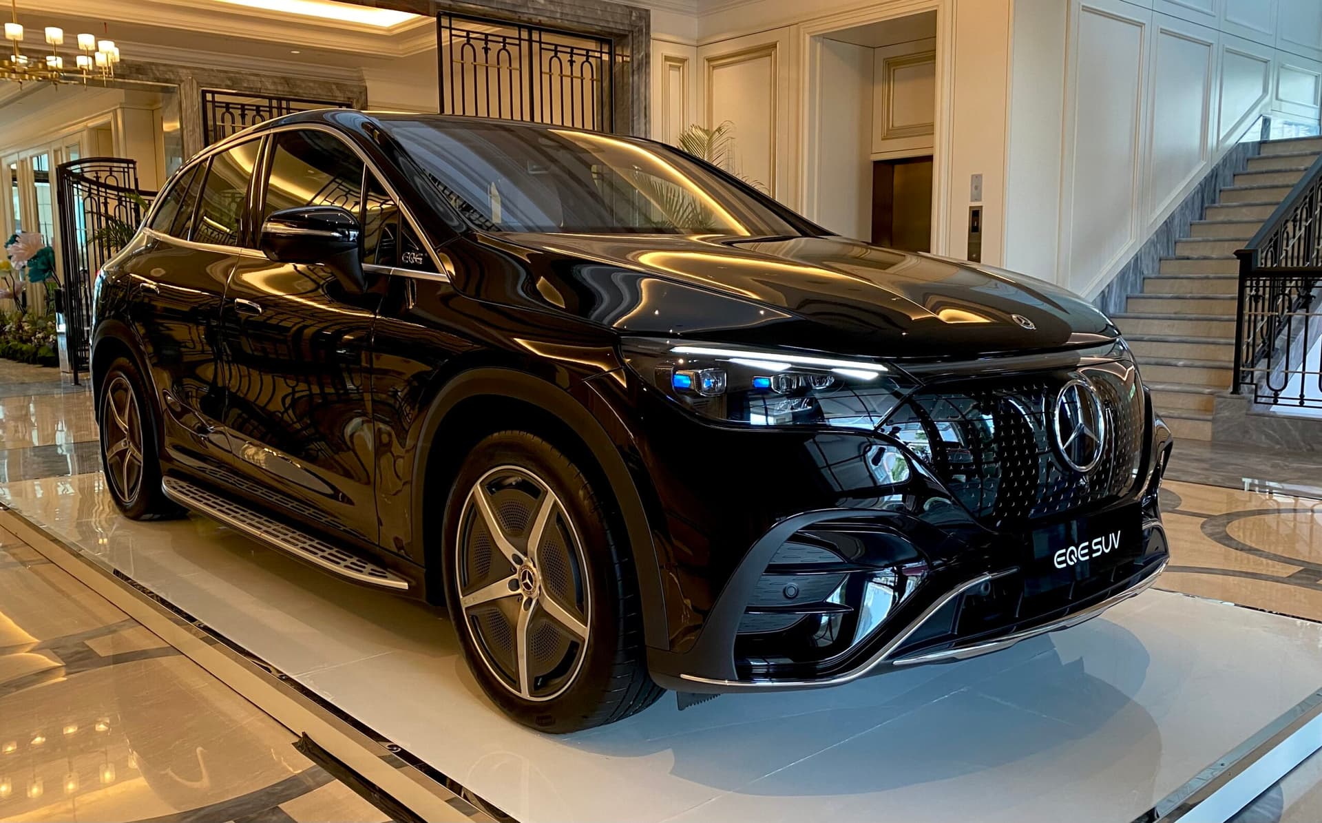 EQE SUV
